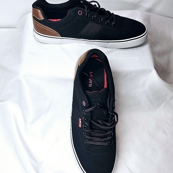 Men Levi Miles Perf Pu Shoes - Picture 2 of 8